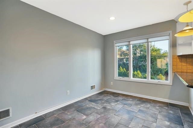 Building Photo - 5 Hops Commons Ct