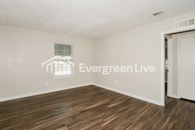 Building Photo - 3325 Cedar Springs Dr