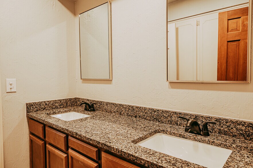 Bathroom - 5331 Indian Hill Rd