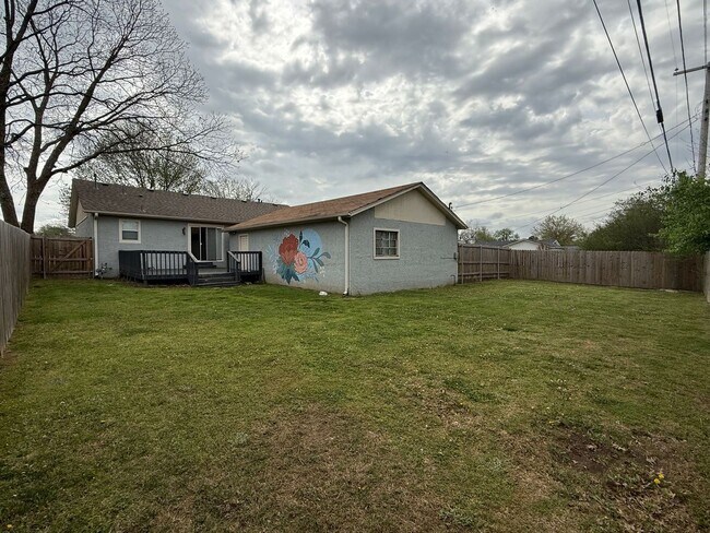 Building Photo - Welcome to your new charming 3-bedroom, 1.5-bath home in Broken Arrow close to Main Street!