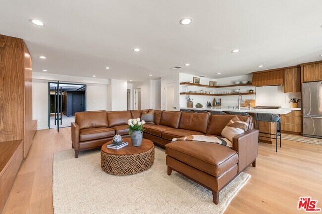 Building Photo - 4405 Costa De Oro