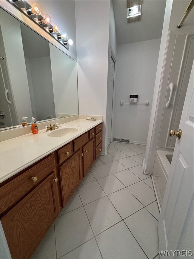 Building Photo - 3011 Cloverbank Rd