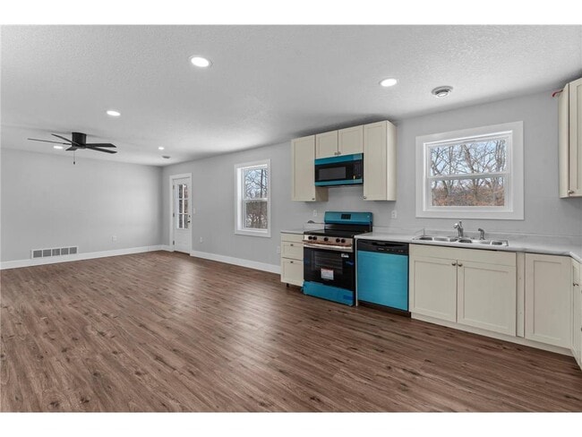 Building Photo - 1768 US-8