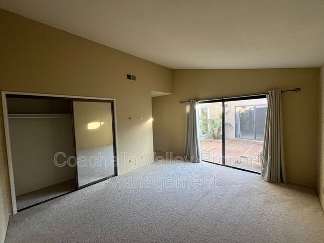 Building Photo - 36532 Vía Abeja