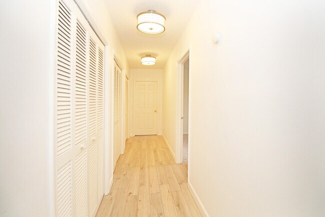 Building Photo - 896 Rose Ct