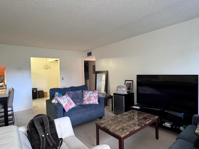 Building Photo - 3676 Alder Dr