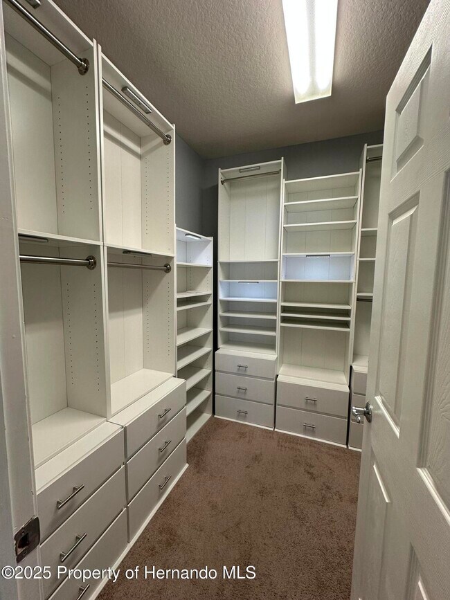 Building Photo - 14227 Wake Robin Dr