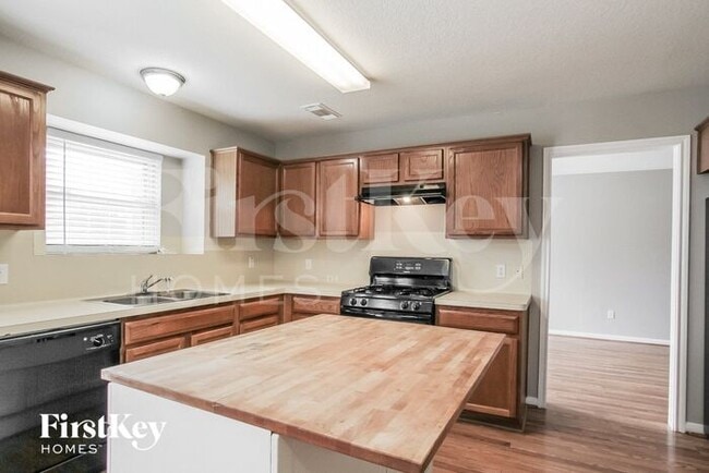 Building Photo - 14827 Willow Hearth Dr