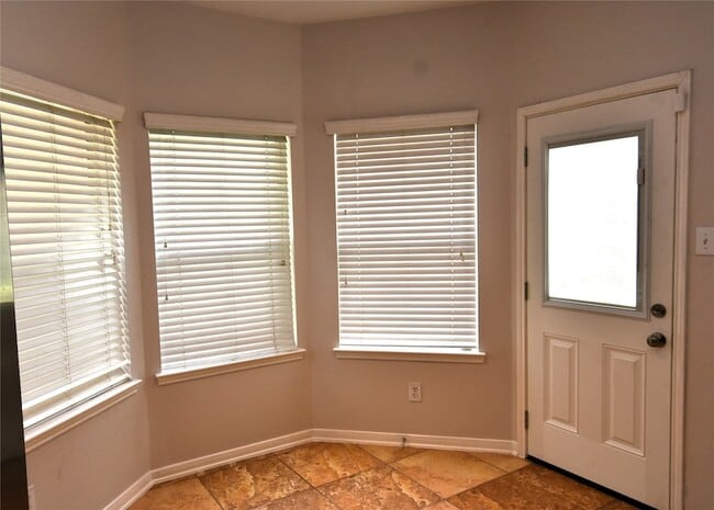 Building Photo - 6330 Bennington Springs Dr