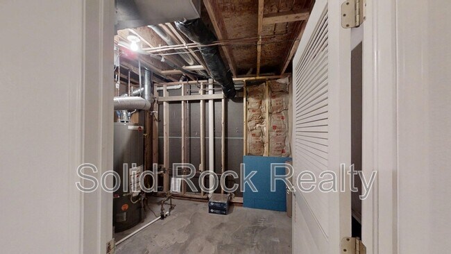 Building Photo - 2241 Palm Dr