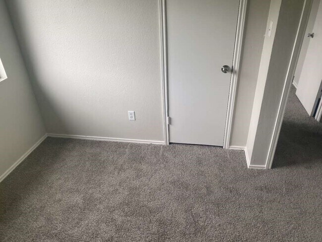 Building Photo - 13626 Collins St