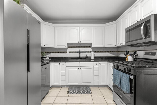 Building Photo - 3BR/1BA Home with W/D Hookups + Holiday Move-In Special $150 !!