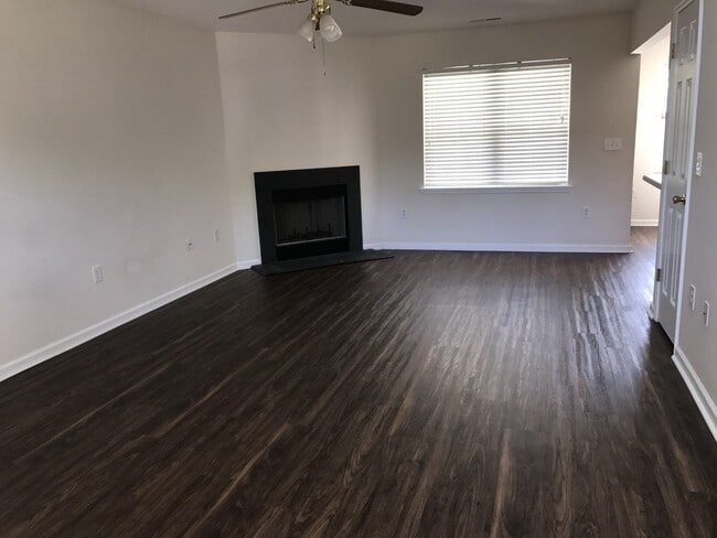 Building Photo - 203 Smallberry Ct