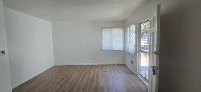 Building Photo - 1533 Chalcedony St