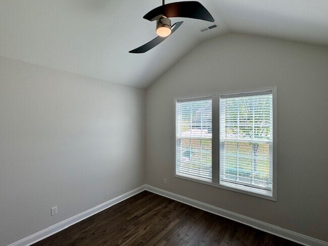 Building Photo - Multiple Applications! Application deadlin...
