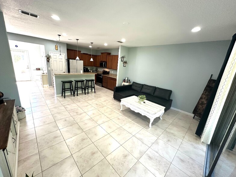 Building Photo - 7041 Beauhaven Ct