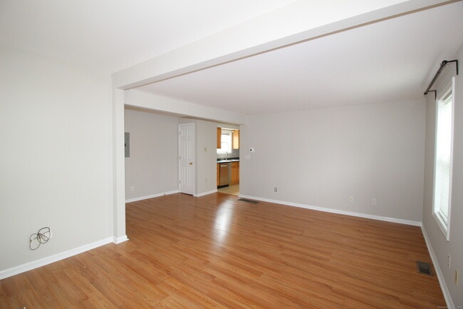 Building Photo - 67 Scofield Ave