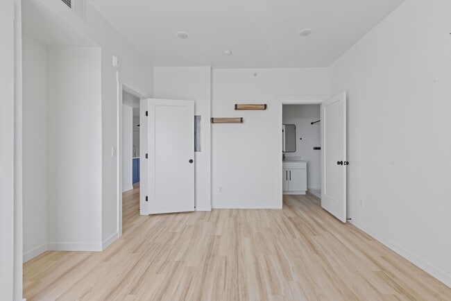 Building Photo - 311 E Lorene St