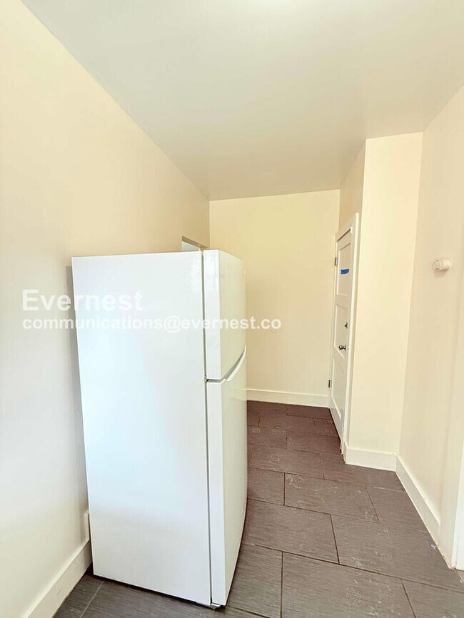 Building Photo - 2541 Monterey St