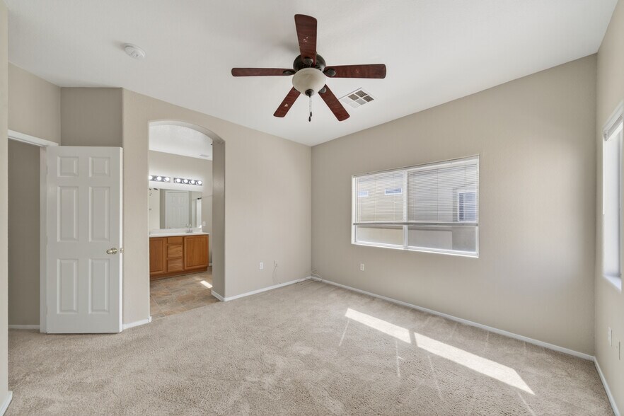 Building Photo - 6321 Blowing Sky St