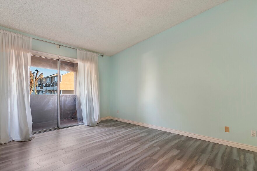 Building Photo - 8707 Cedros Ave