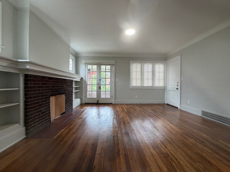 Building Photo - 4081 W Euclid St