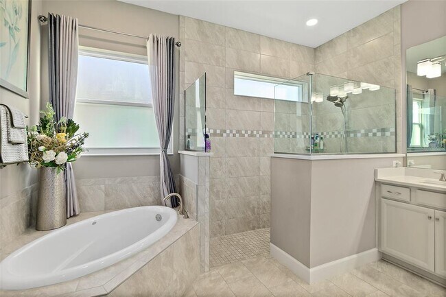 Building Photo - 54 N Riverwalk Dr