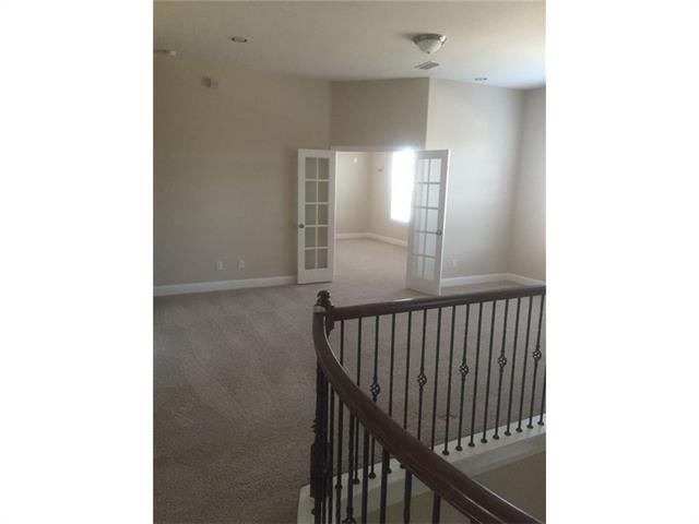 Building Photo - 2560 Valley Glen Dr