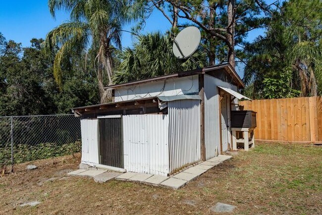 Building Photo - 4/2 Tampa Home