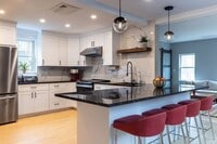 Building Photo - 136 Topsfield Rd