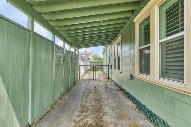 Building Photo - 711 Granberry St