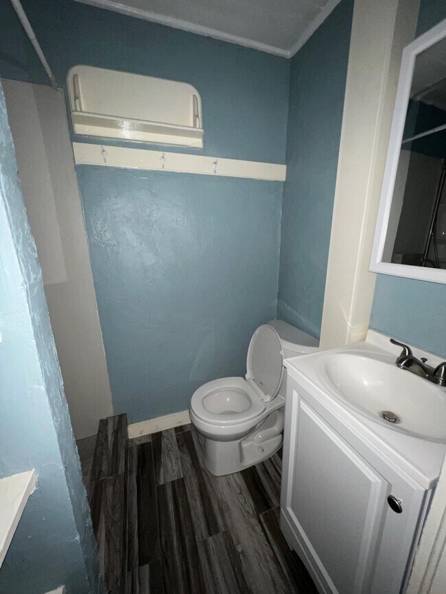 Building Photo - 1316 Aintree Ln