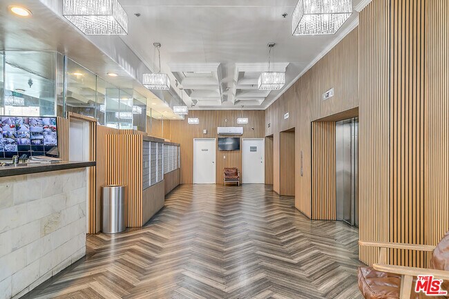 Building Photo - 312 W 5th St