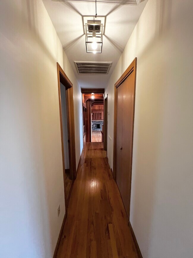 Building Photo - 524 Saybrook Rd