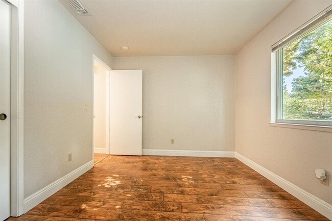 Building Photo - Move-In Ready 1-Bedroom Condo Cobblestone Glen SEE VIDEO