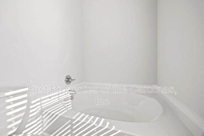 Building Photo - 1411 Swaying Branch Ln