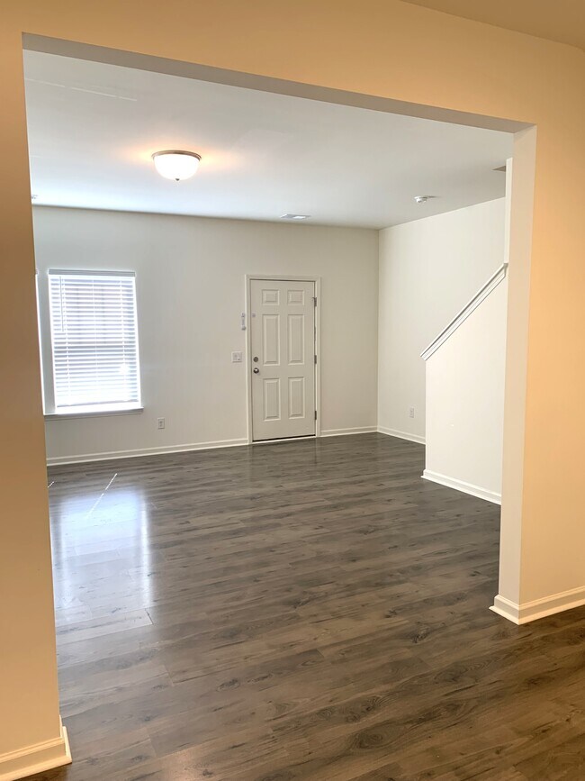 Building Photo - 215 Banbury Ln
