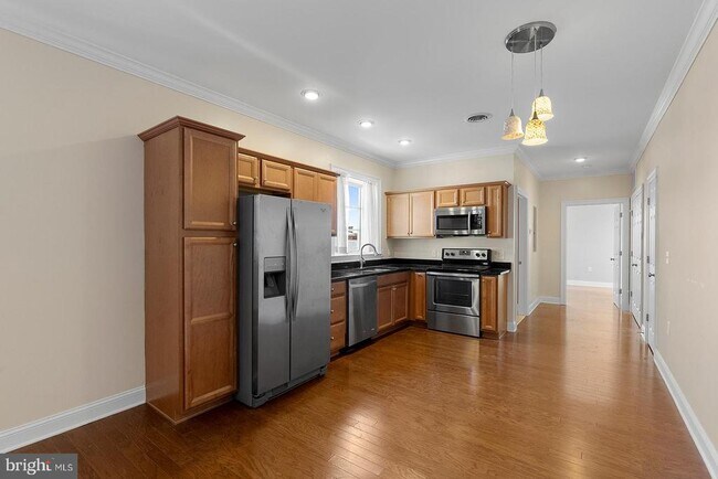 Building Photo - 25 E Boscawen St