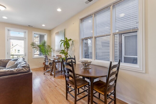 Building Photo - 1039 W Newport Ave