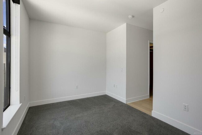 Building Photo - 1080 Sutter St