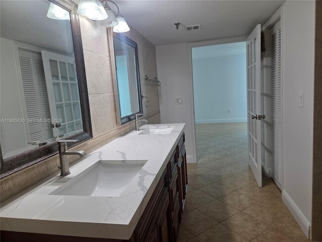 Building Photo - 5880 Collins Ave