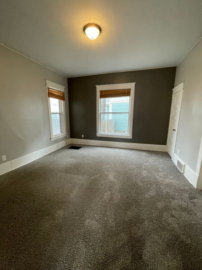 Building Photo - 901 Merchant St