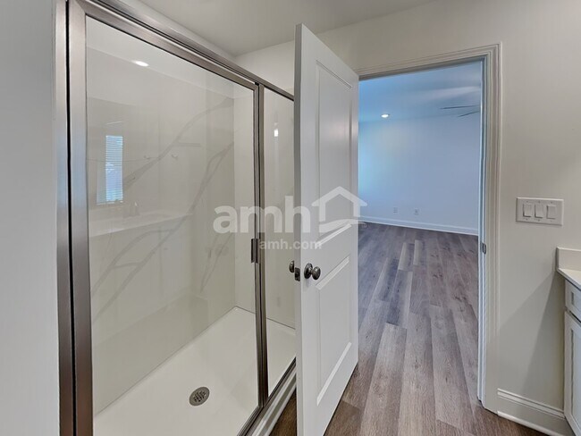 Building Photo - 1036 Highland Walk