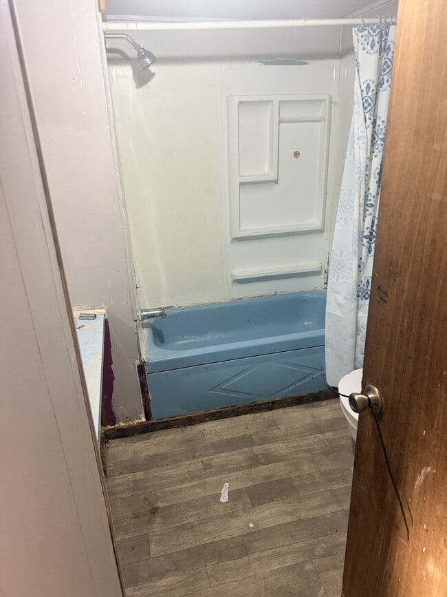 Building Photo - 301 Crist St