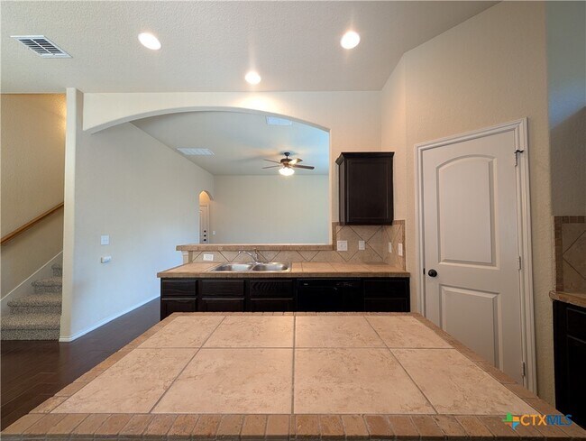 Building Photo - 622 Creekside Cir