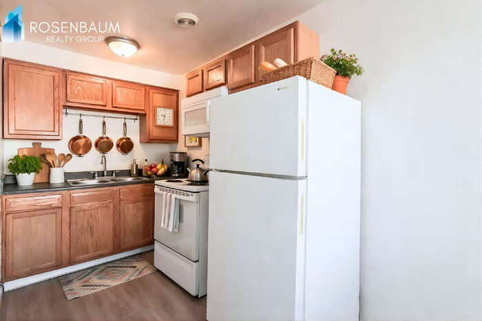 Building Photo - 3028 N Castro Ave