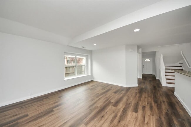 Building Photo - 2703 Edgewick Elm St