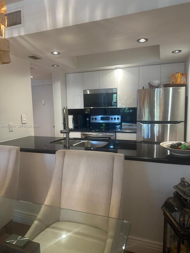 Building Photo - 8180 Geneva Ct