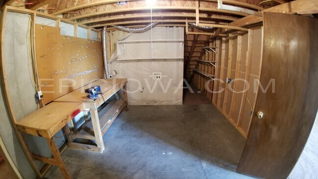 Building Photo - 435 68th Ave SW