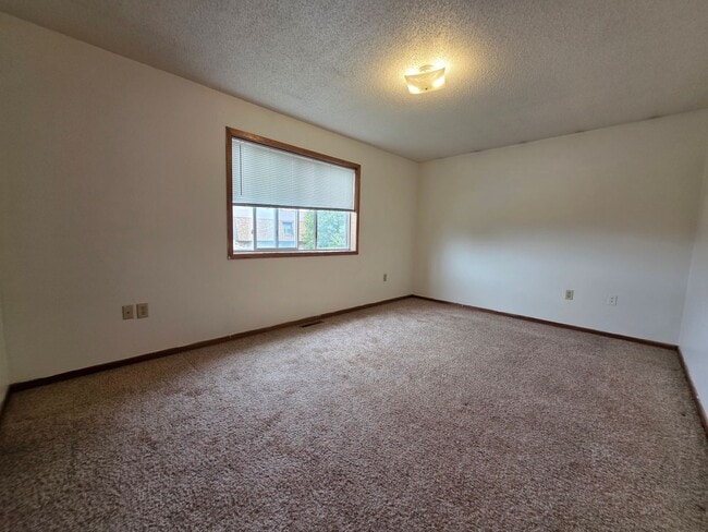 Building Photo - 4925 Coventry Ct